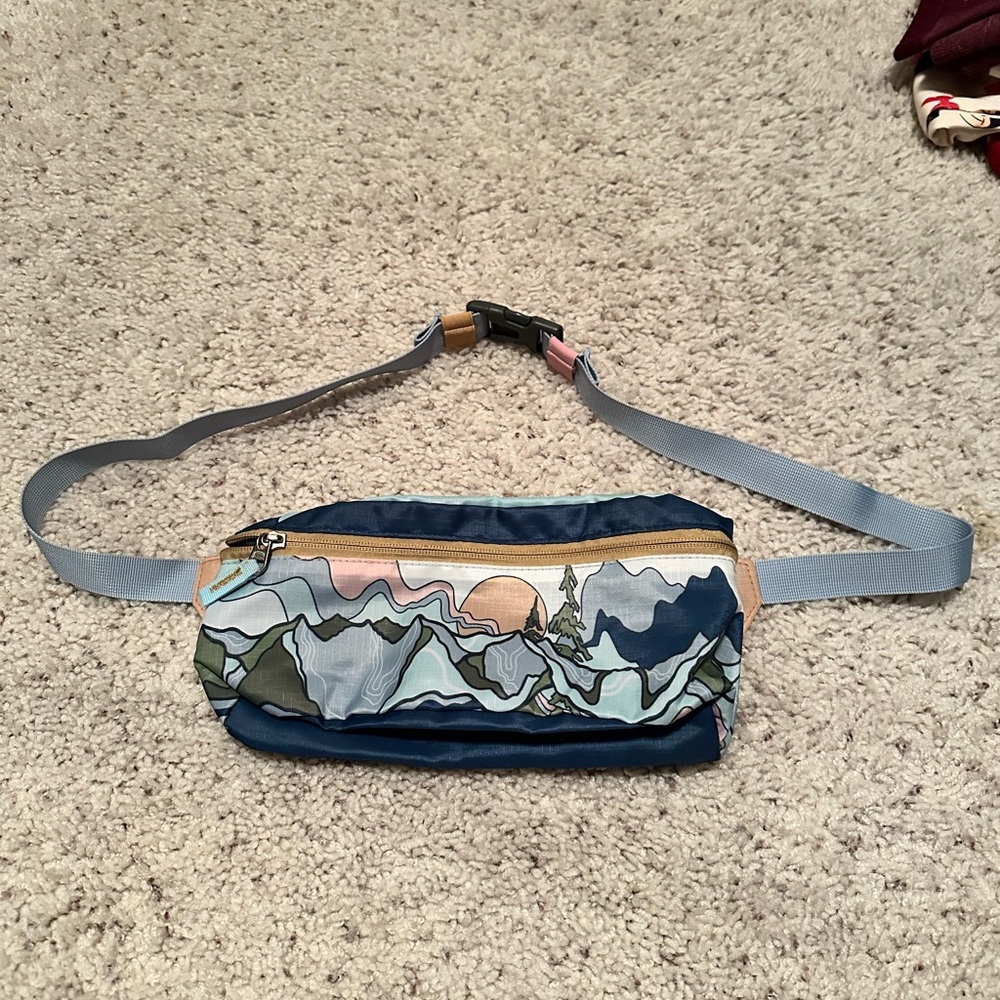 Mountain theme belt bag